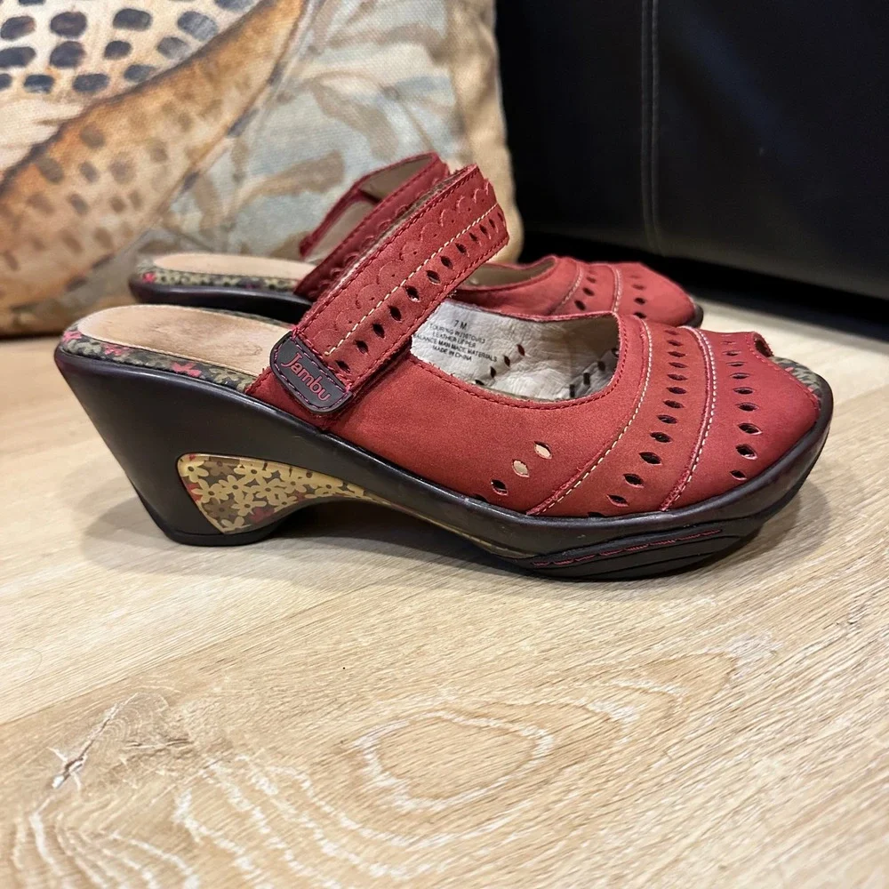 Jambu Touring Red Leather Wedge Sandals Laser Cut Floral Mule 7M Feminine Boho‎